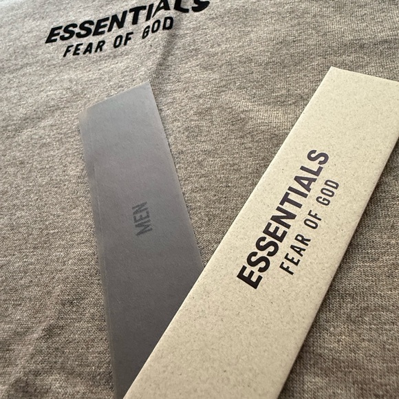 Essential Fear of God Heather Grey T-Shirt (XL) - Picture 4 of 9